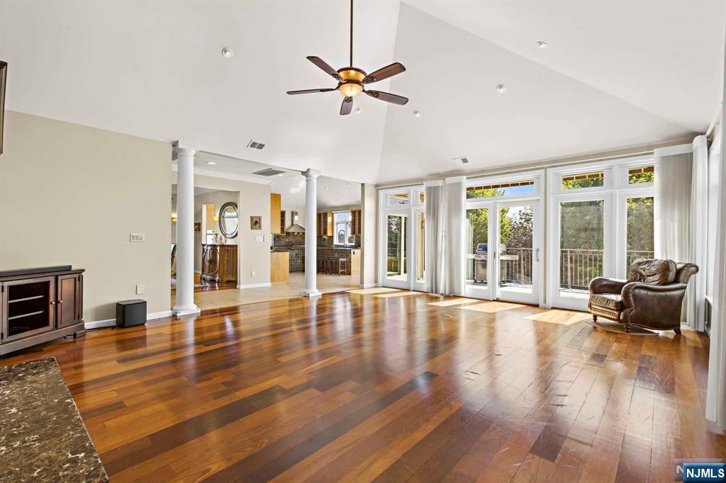 390 Oncrest Terrace