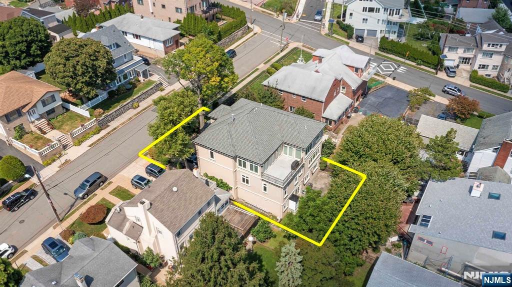 390 Oncrest Terrace