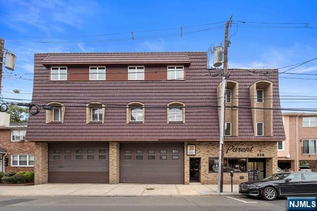 558 Anderson Avenue Retail