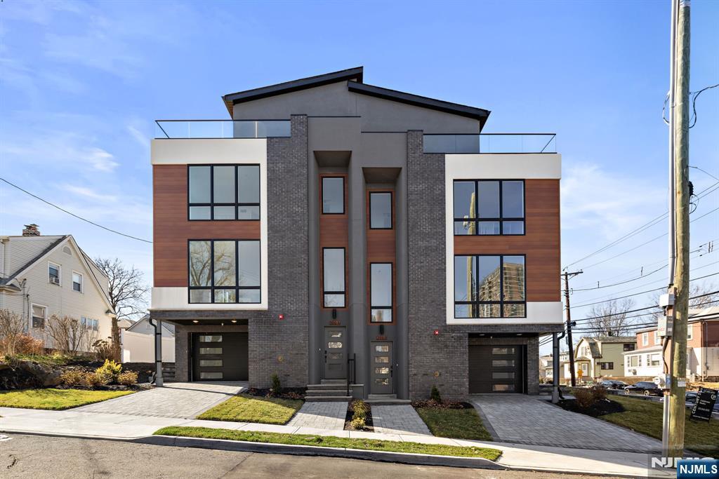396 Lafayette Avenue B