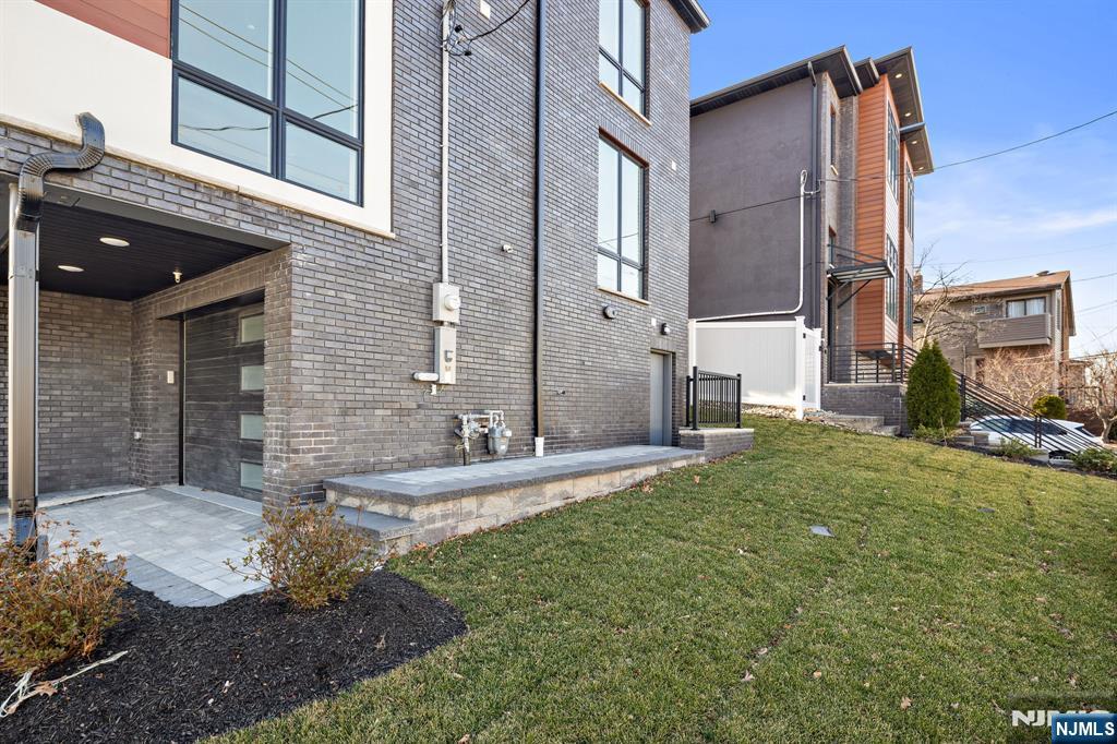 396 Lafayette Avenue B