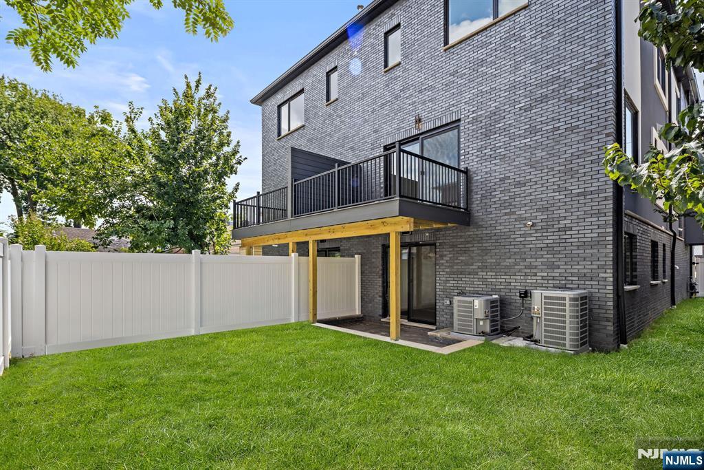 93 Crescent Avenue
