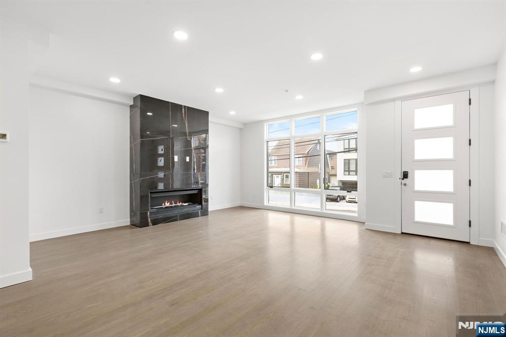 93 Crescent Avenue