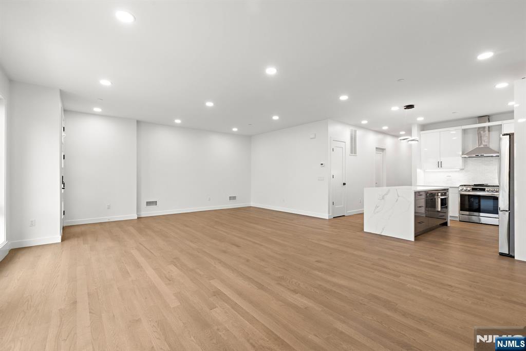 476 Lincoln Avenue 1