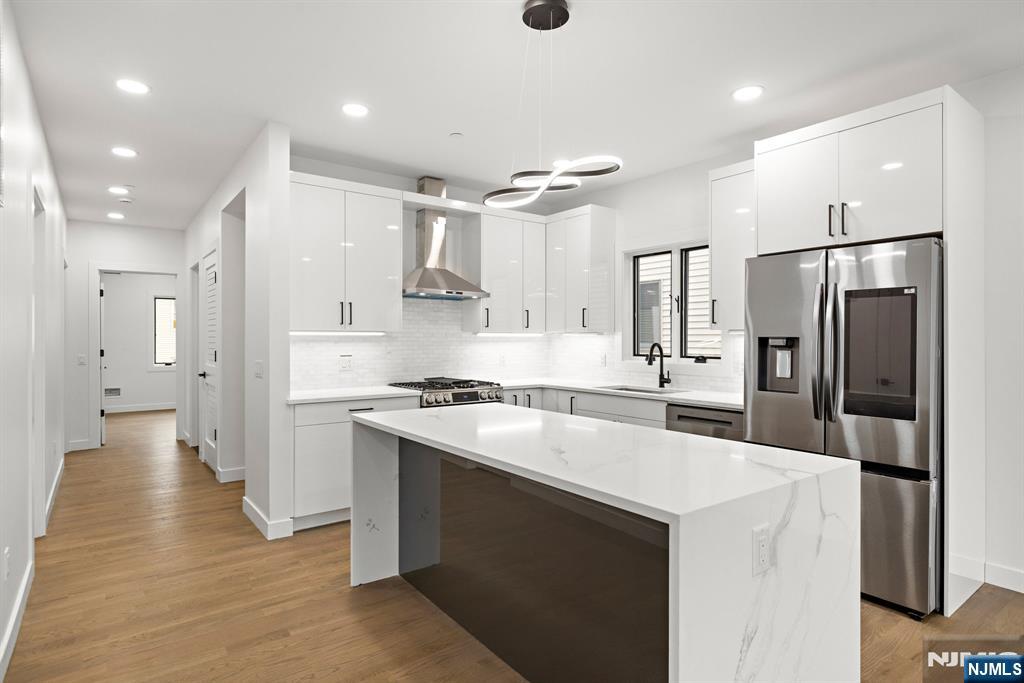 476 Lincoln Avenue 1