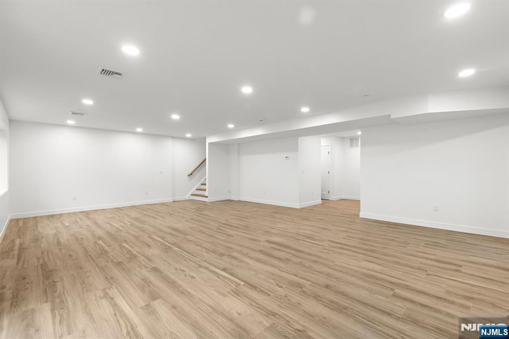 476 Lincoln Avenue 1