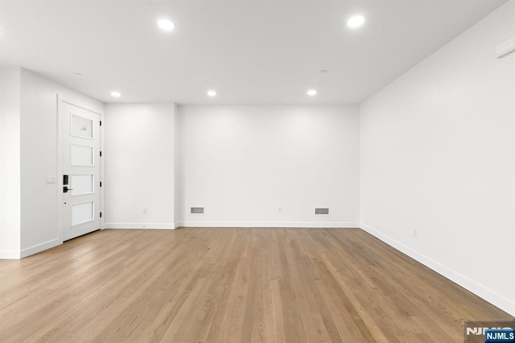 476 Lincoln Avenue 1