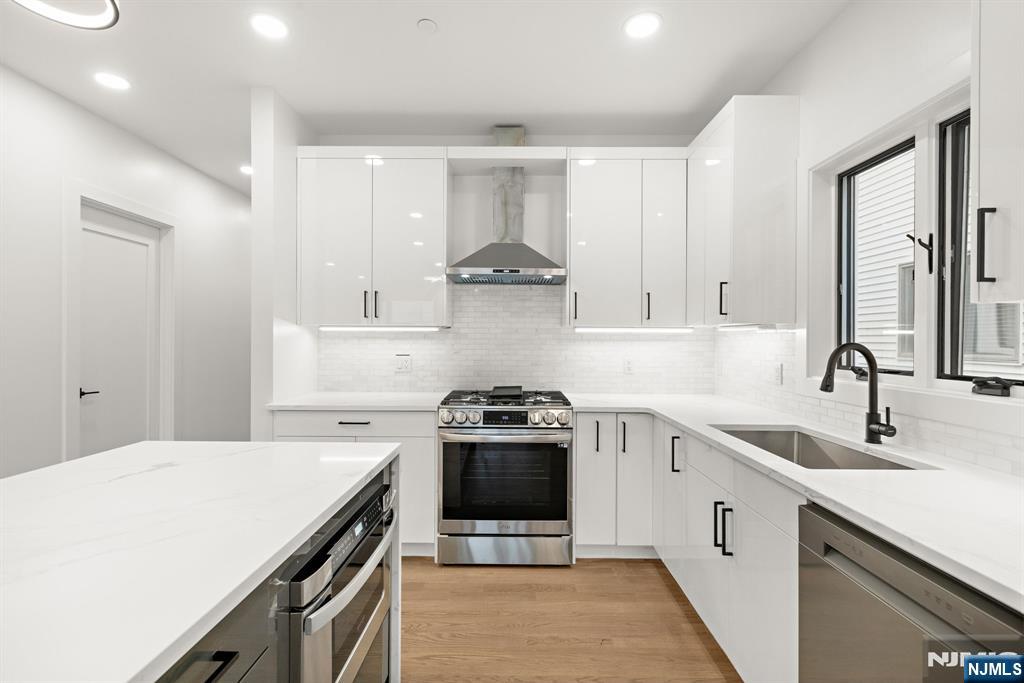 476 Lincoln Avenue 1