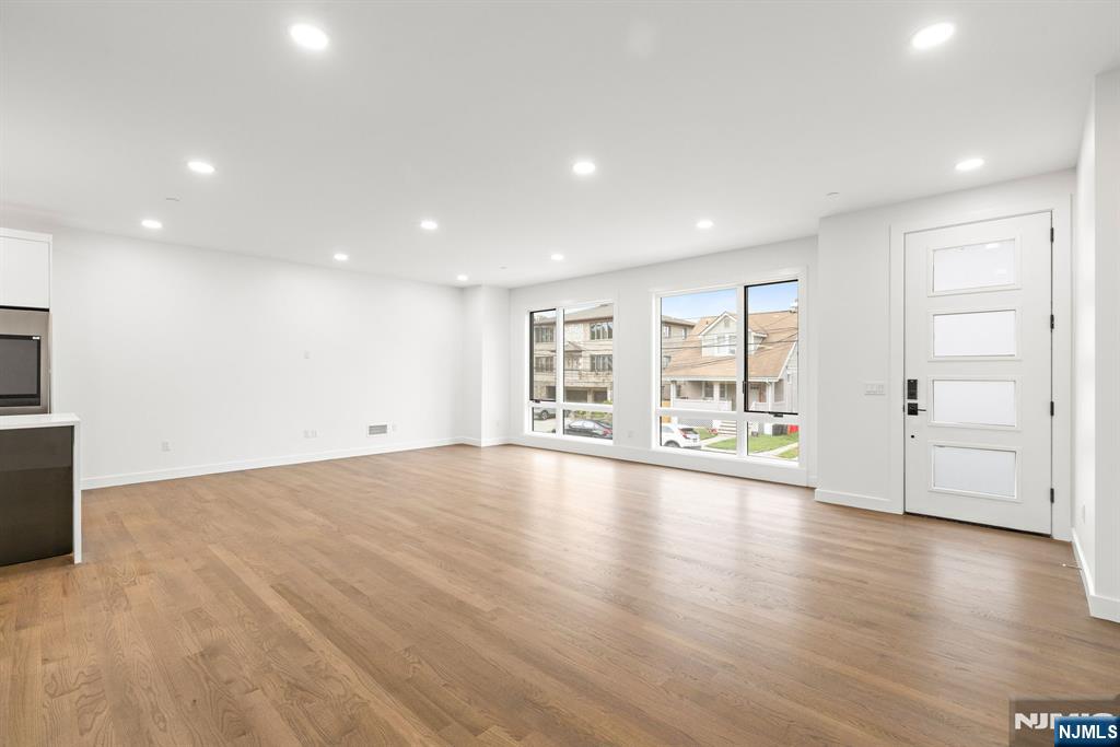 476 Lincoln Avenue 1