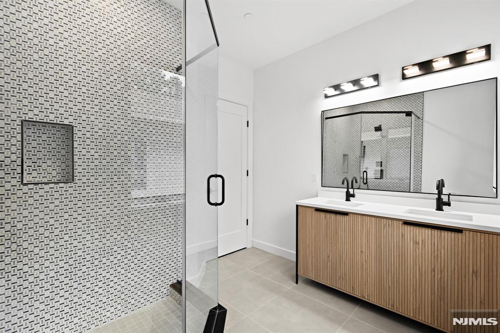 476 Lincoln Avenue 2