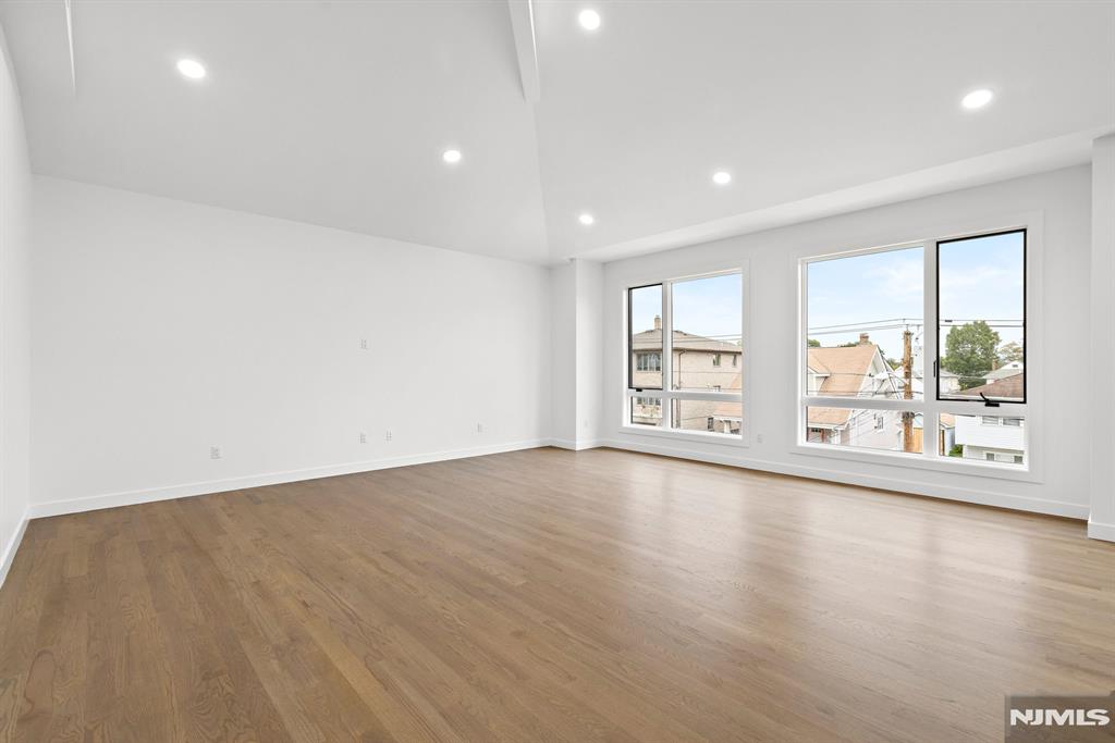 476 Lincoln Avenue 2