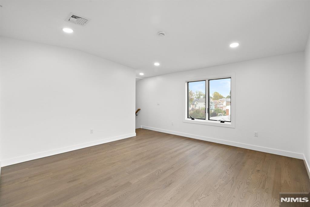 476 Lincoln Avenue 2