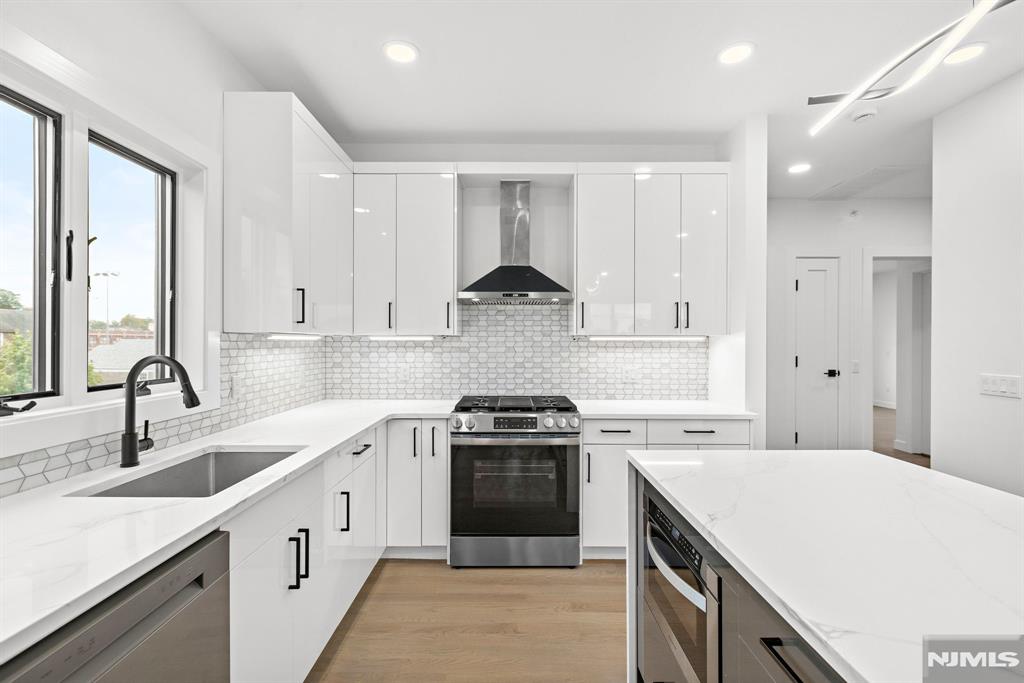 476 Lincoln Avenue 2