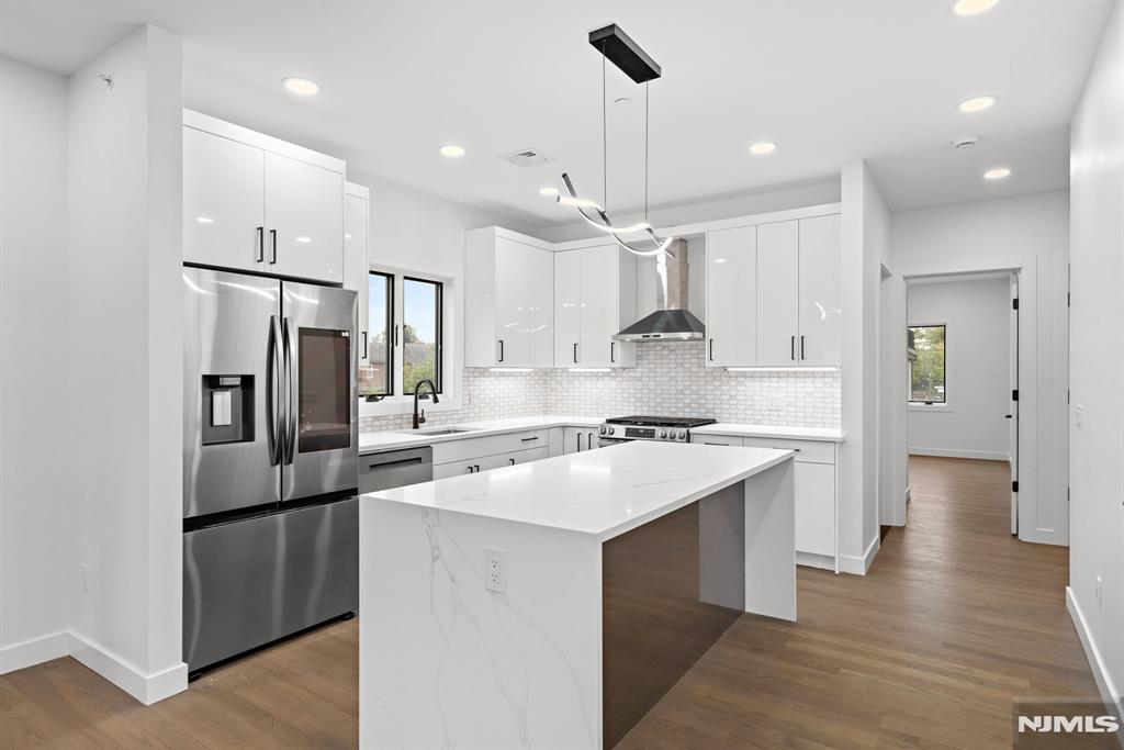 476 Lincoln Avenue 2