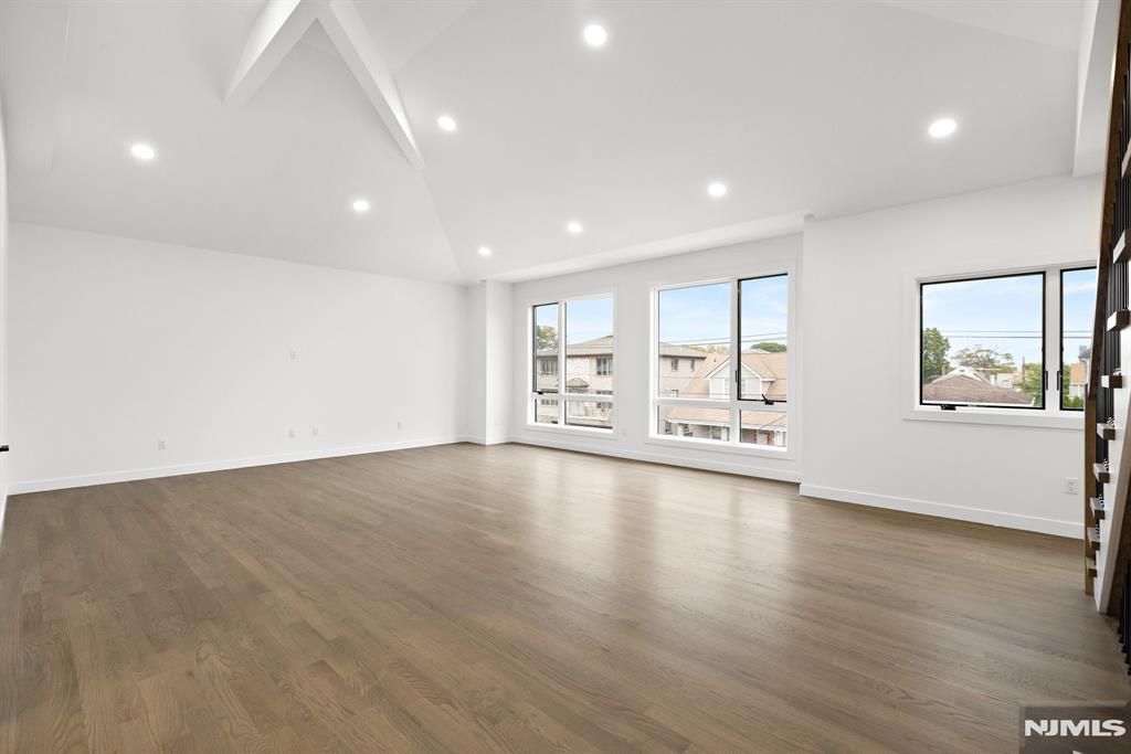 476 Lincoln Avenue 2