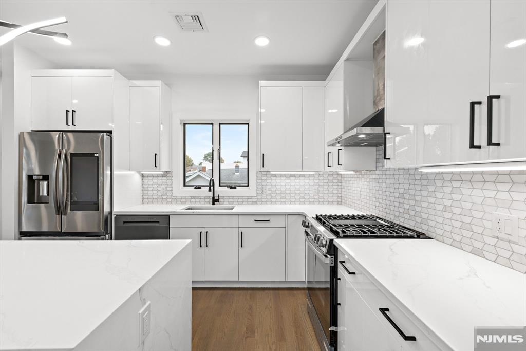 476 Lincoln Avenue 2