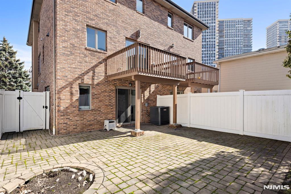 220 Wayne Avenue C0220