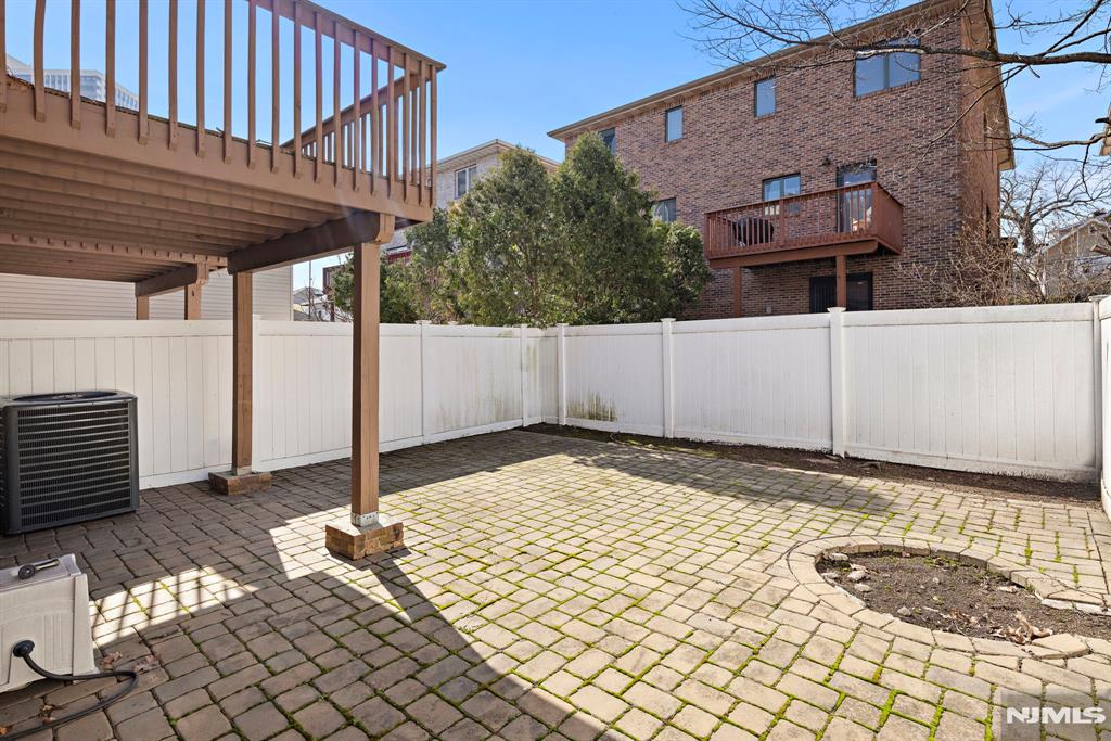 220 Wayne Avenue C0220