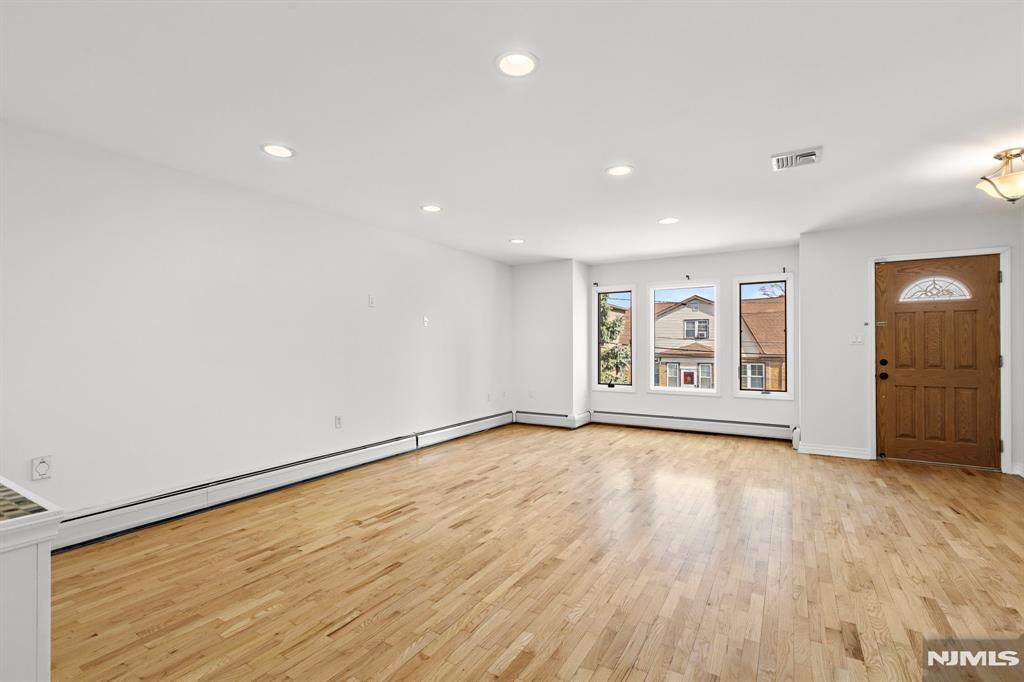 220 Wayne Avenue C0220