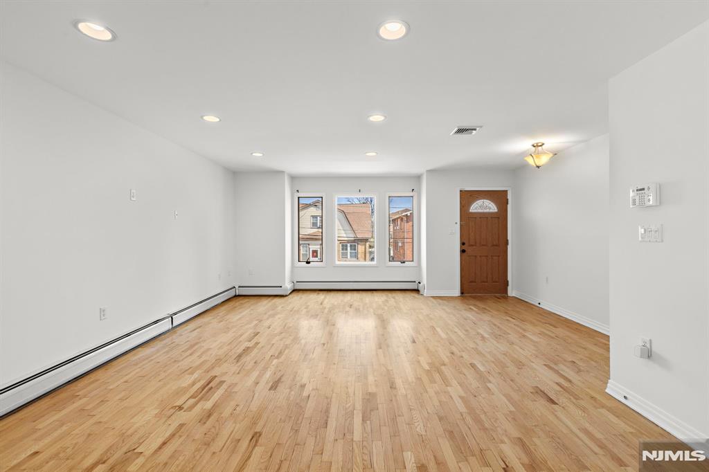 220 Wayne Avenue C0220