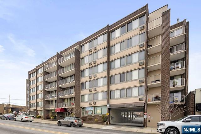 515 Anderson Avenue 2H