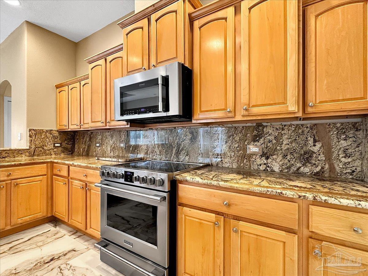1187 Grand Pointe Dr