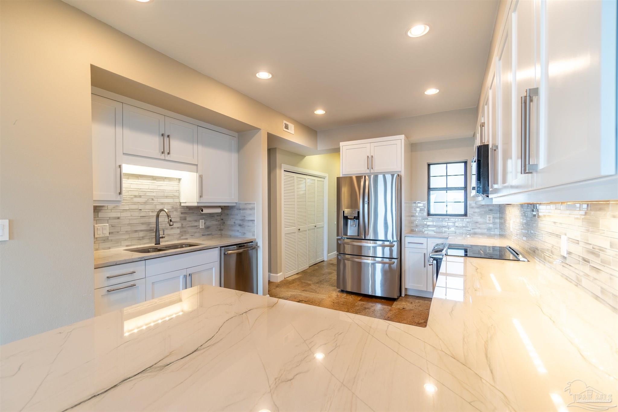 102 Baybridge Dr