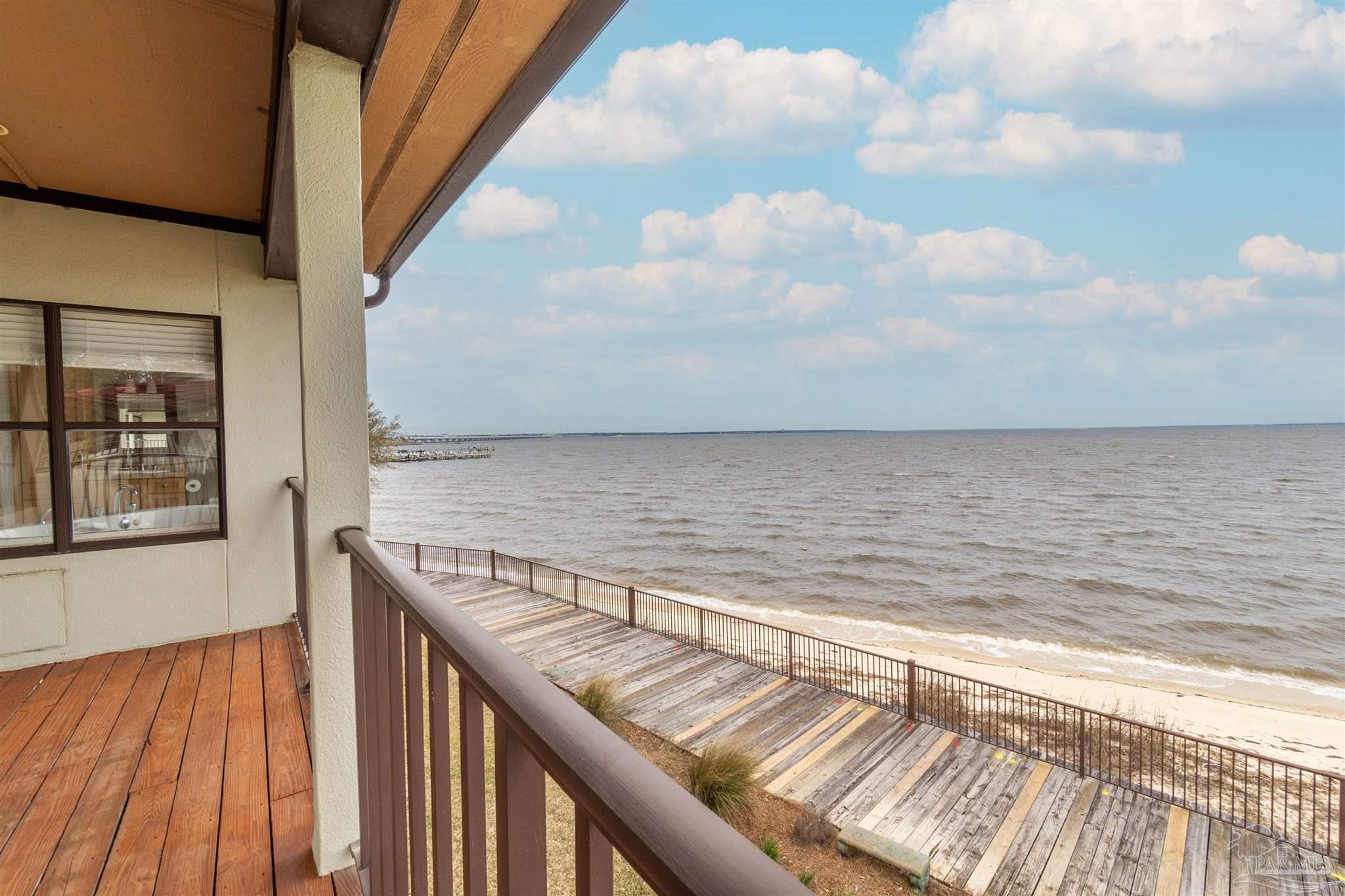 102 Baybridge Dr