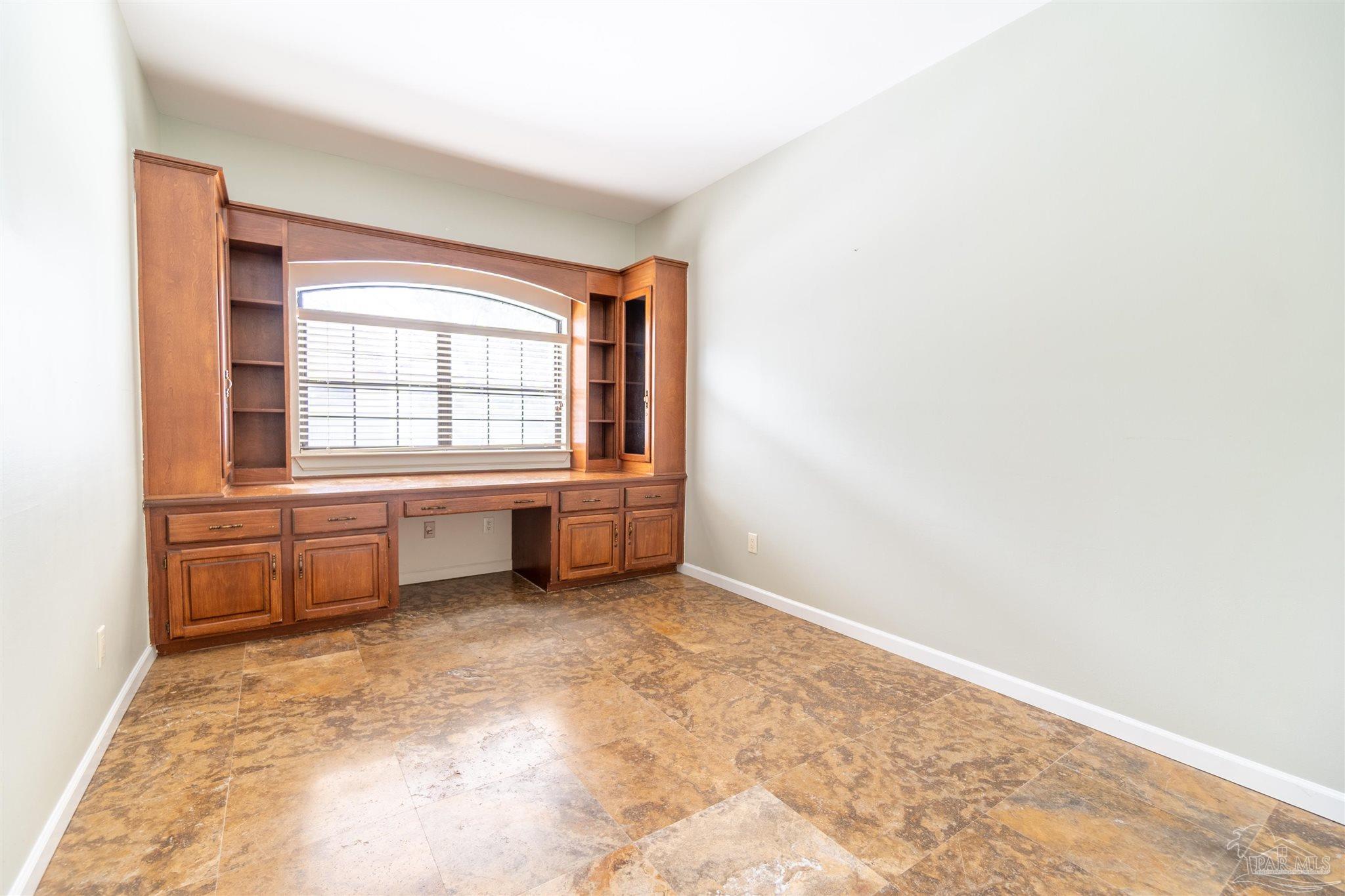 102 Baybridge Dr