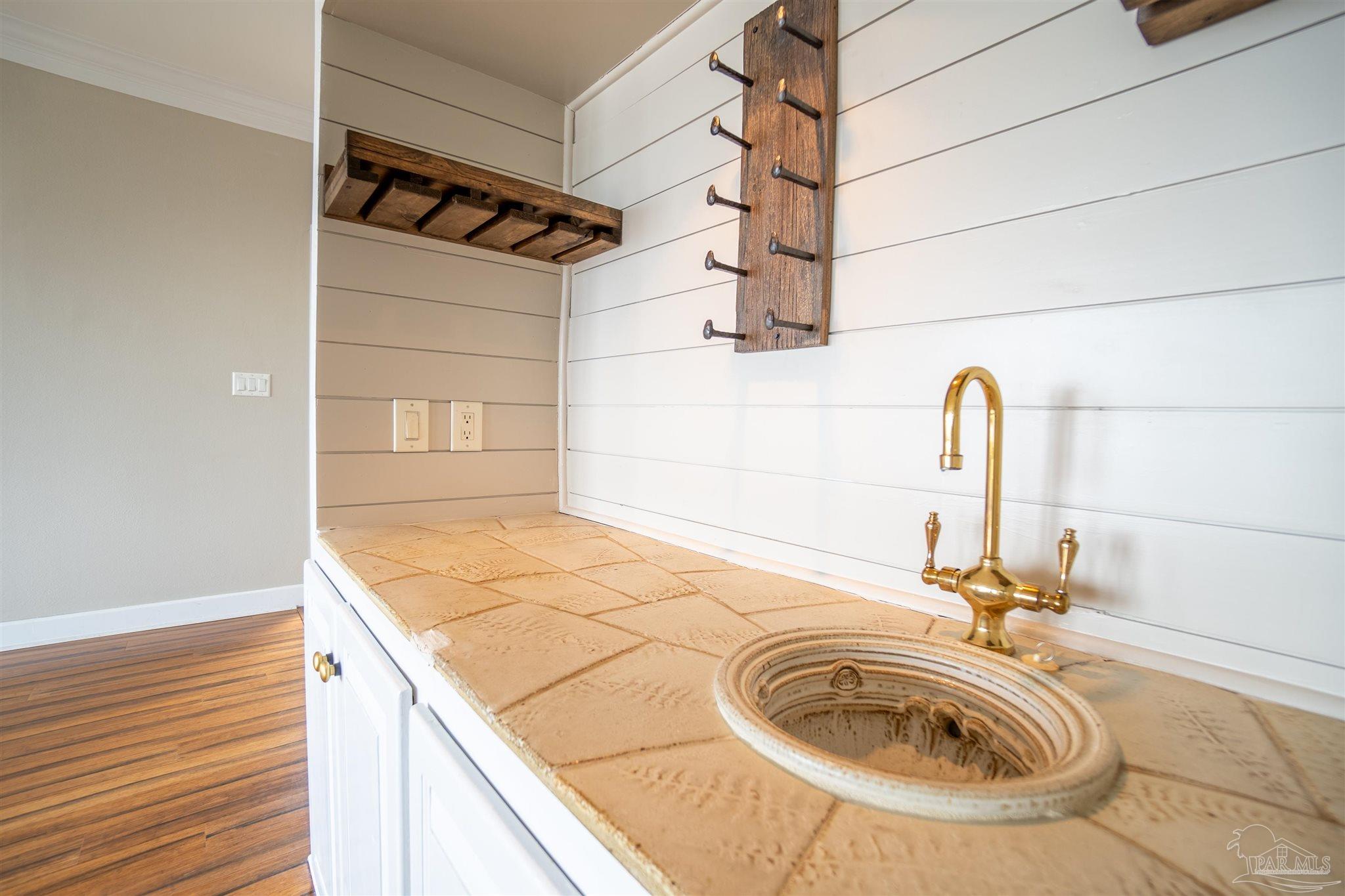 102 Baybridge Dr