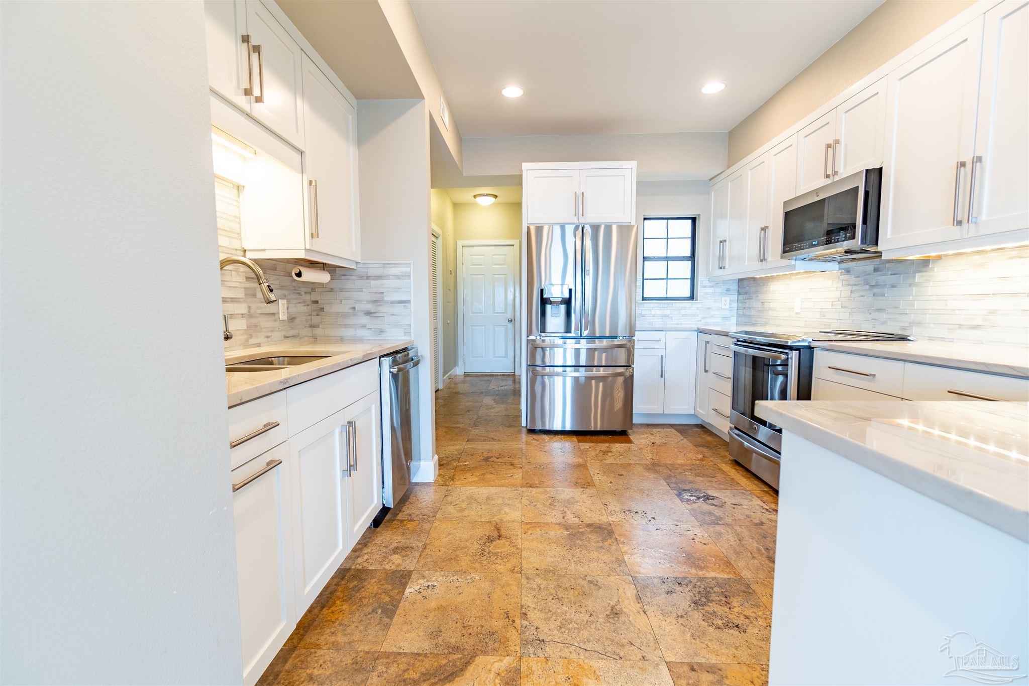 102 Baybridge Dr