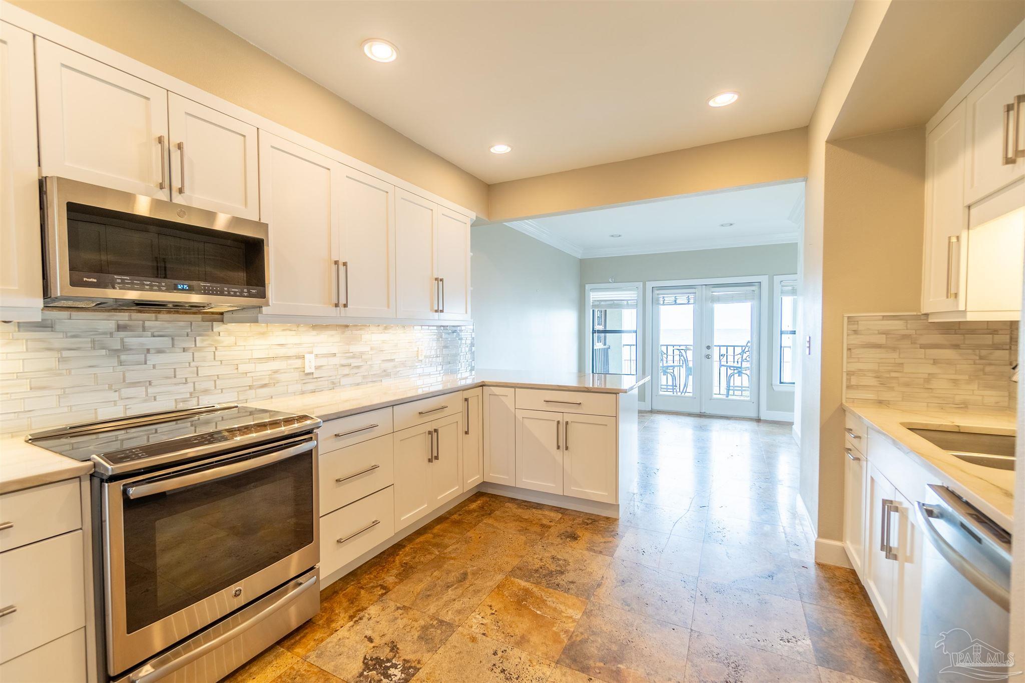 102 Baybridge Dr