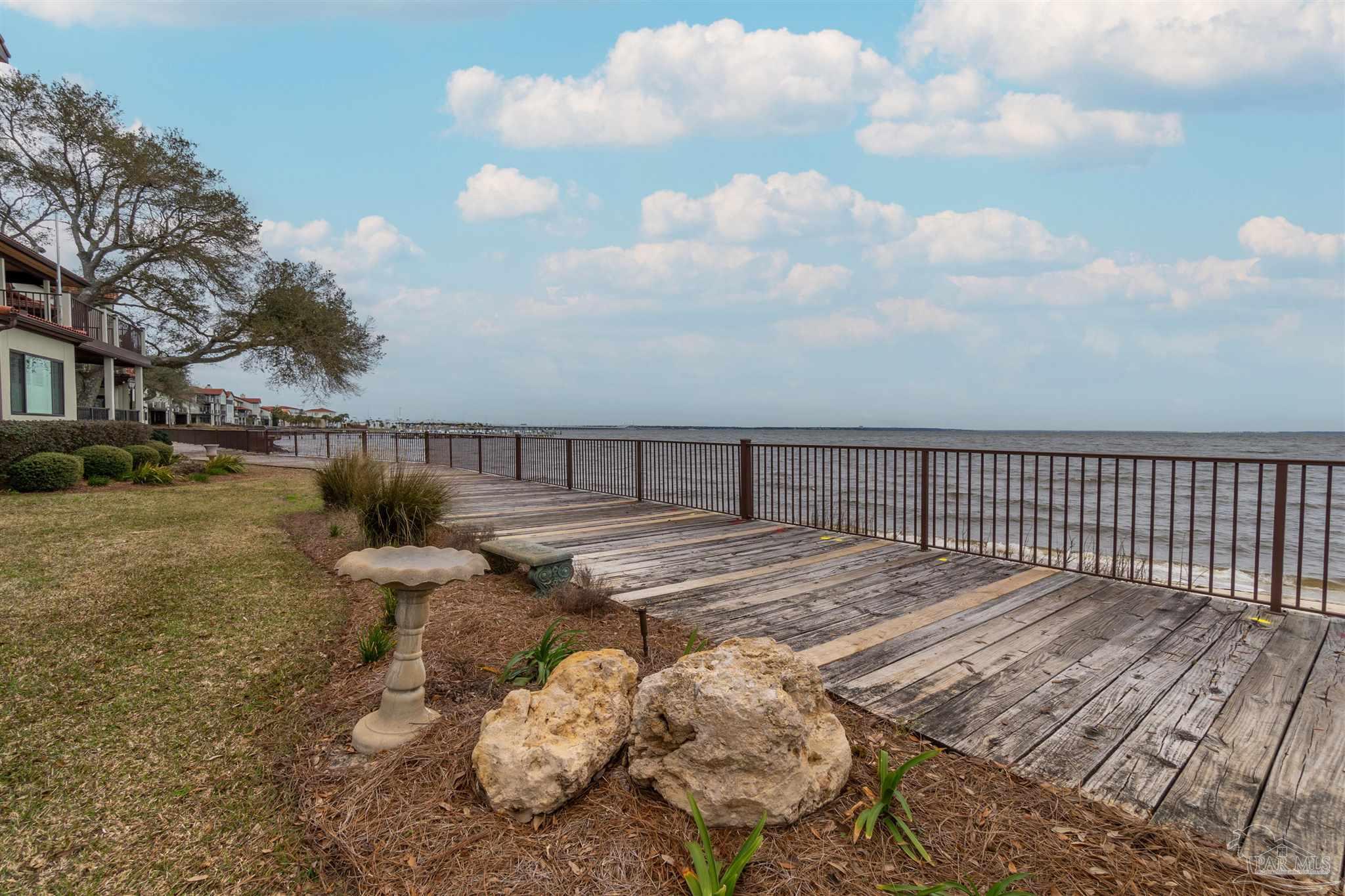 102 Baybridge Dr