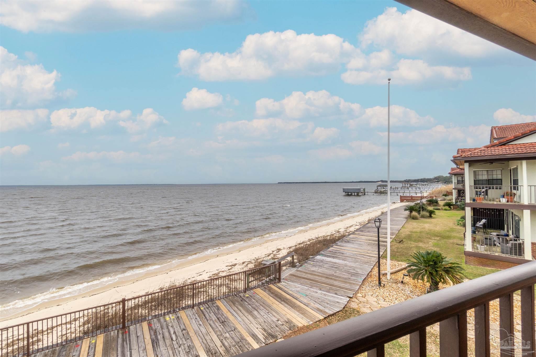 102 Baybridge Dr