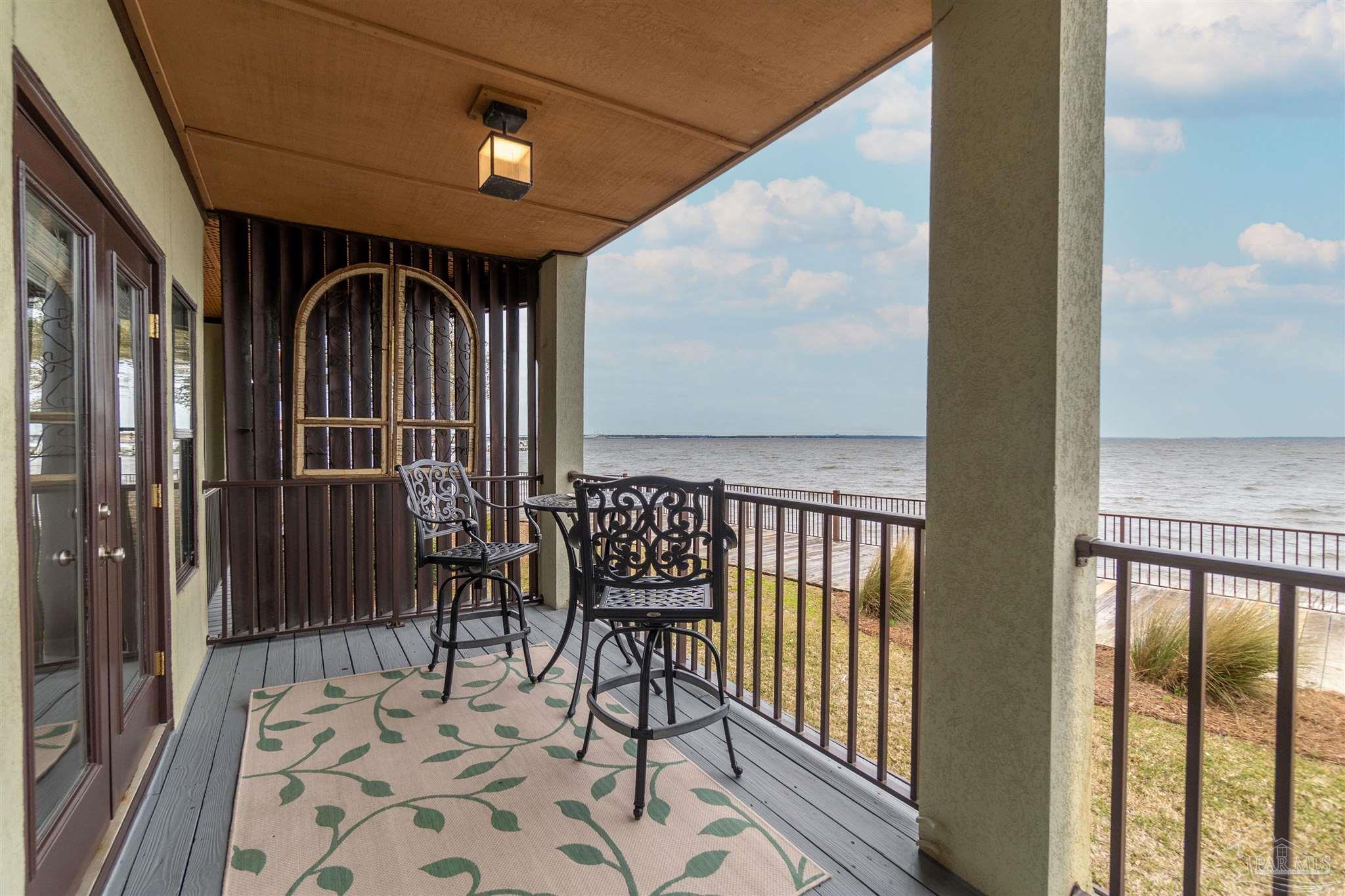 102 Baybridge Dr