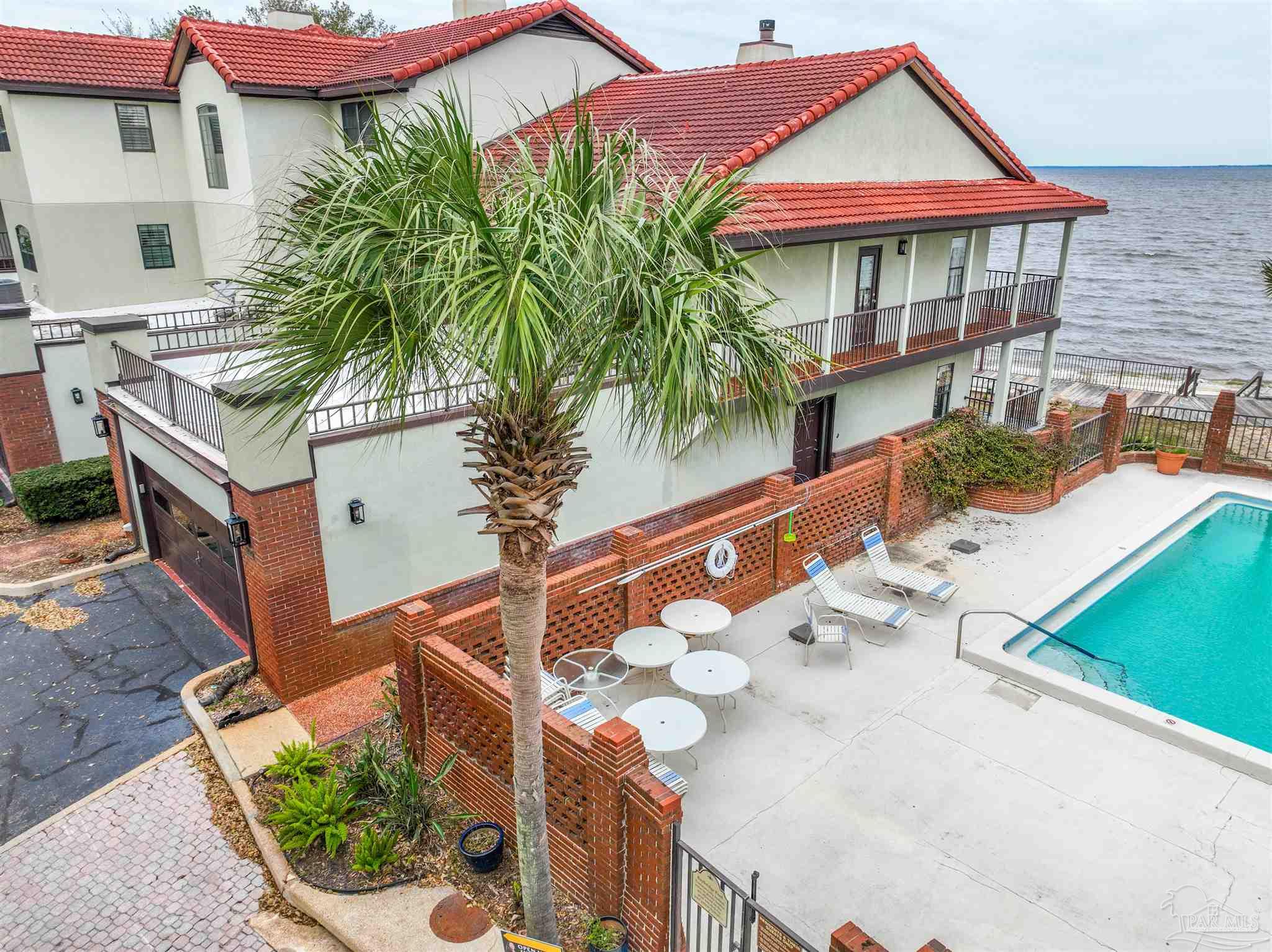 102 Baybridge Dr