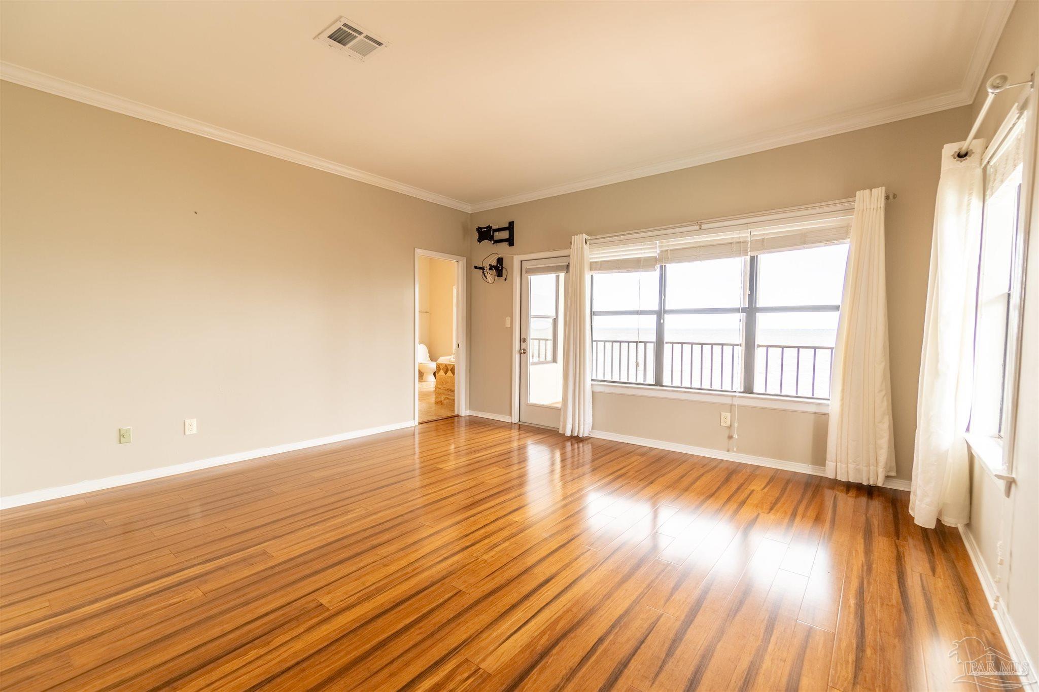 102 Baybridge Dr