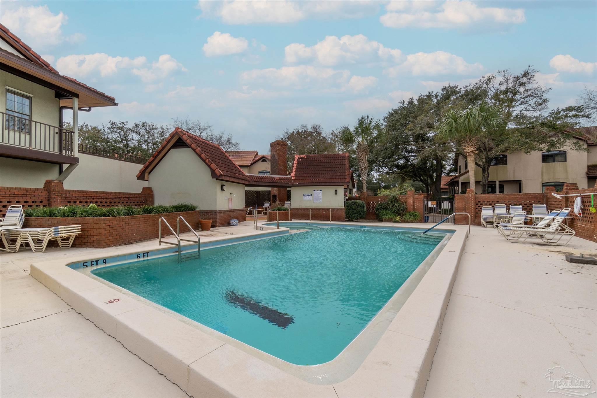 102 Baybridge Dr