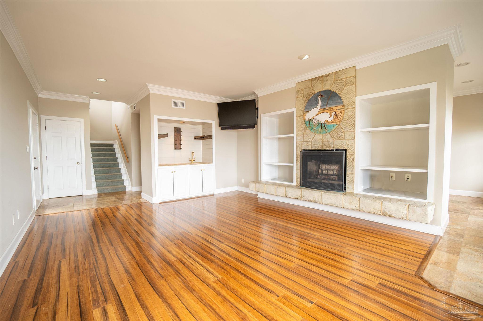 102 Baybridge Dr