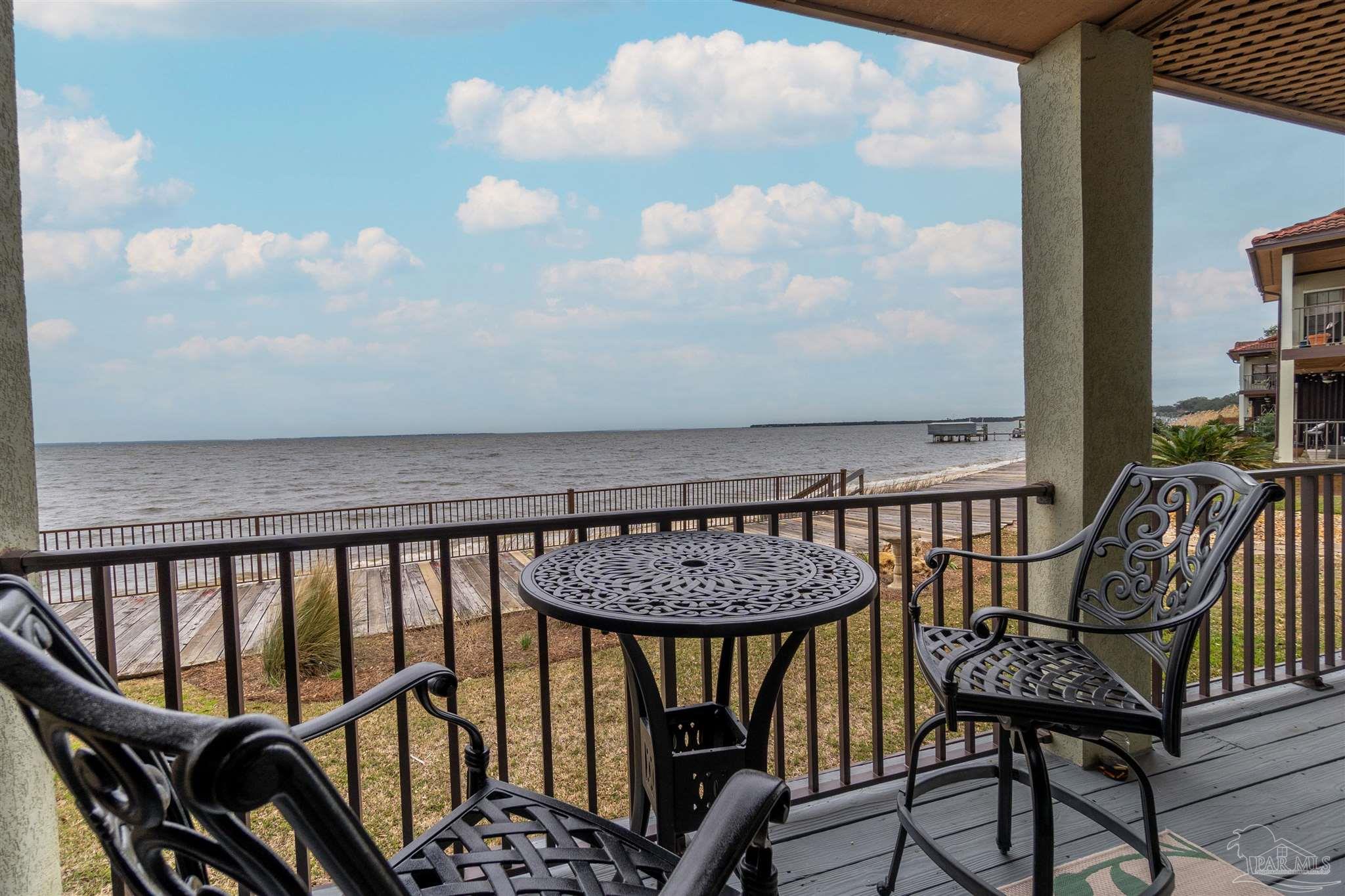 102 Baybridge Dr