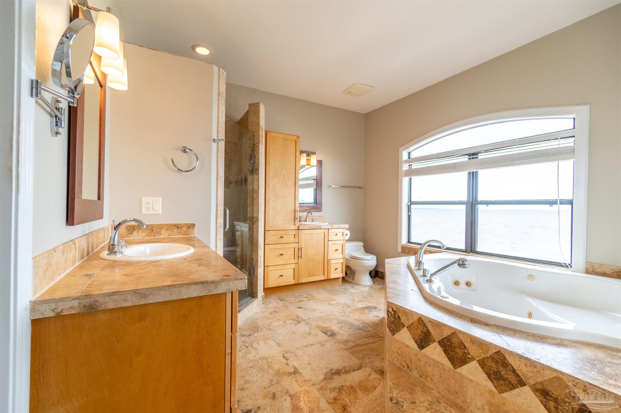 102 Baybridge Dr
