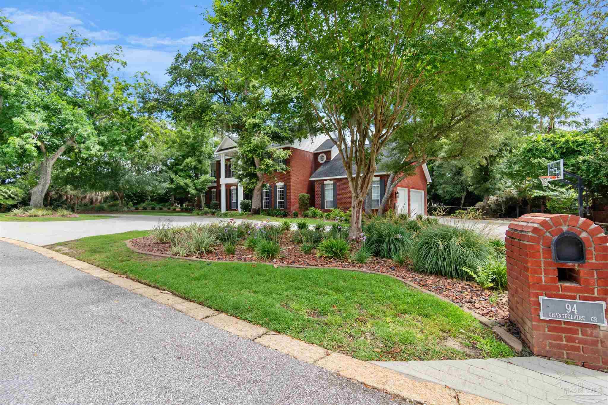 94 Chanteclaire Cir