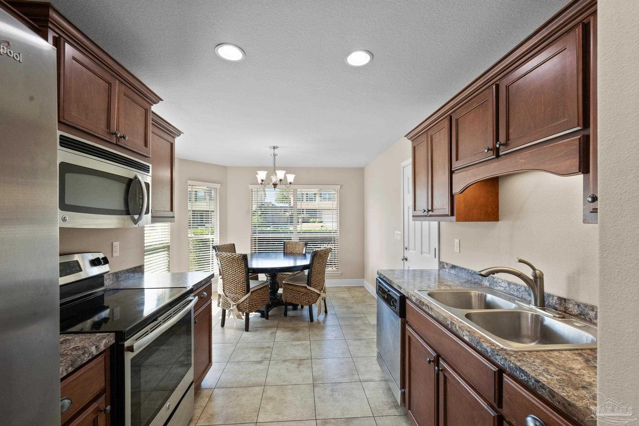 3025 Enclave Ct