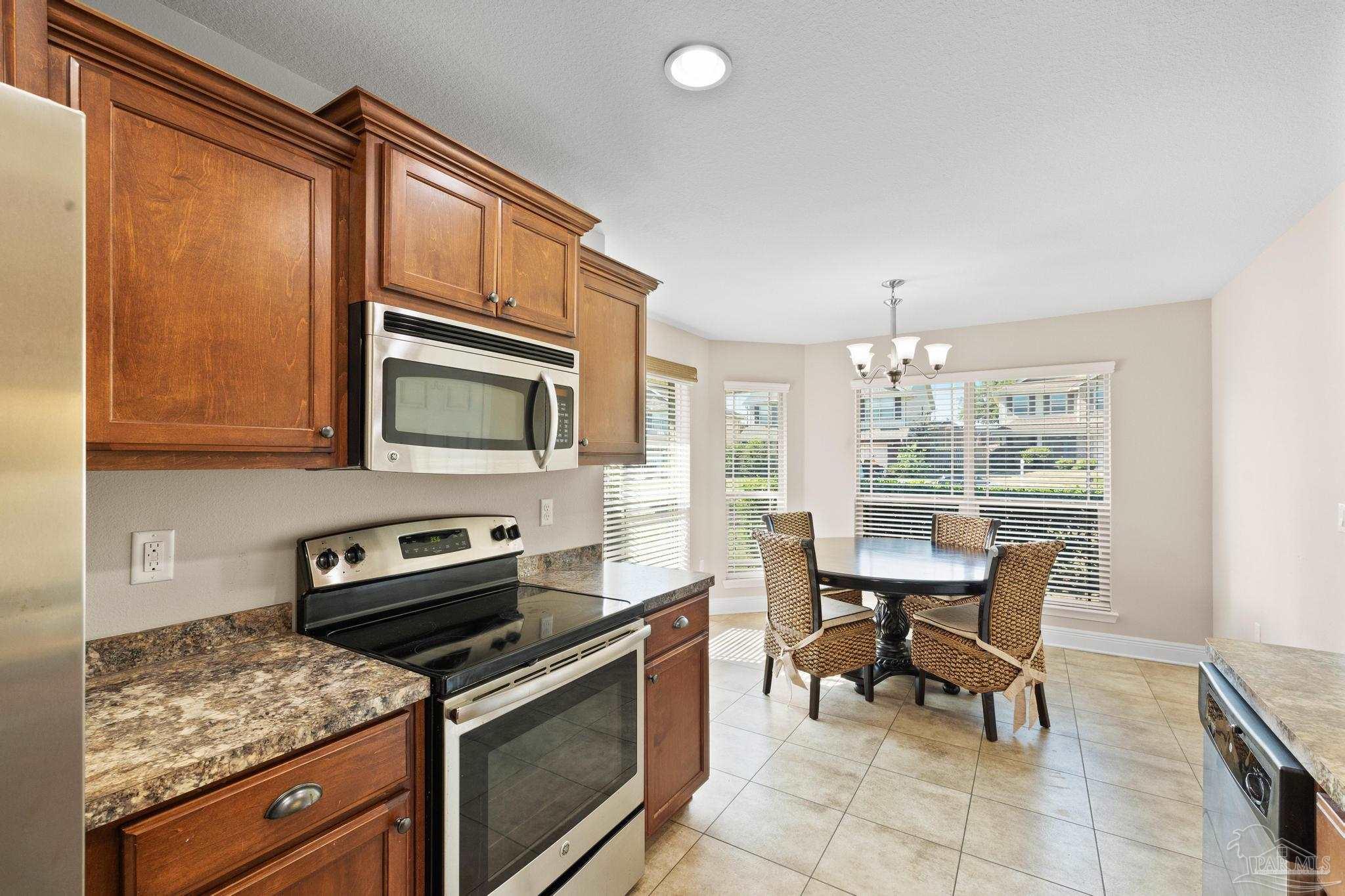 3025 Enclave Ct