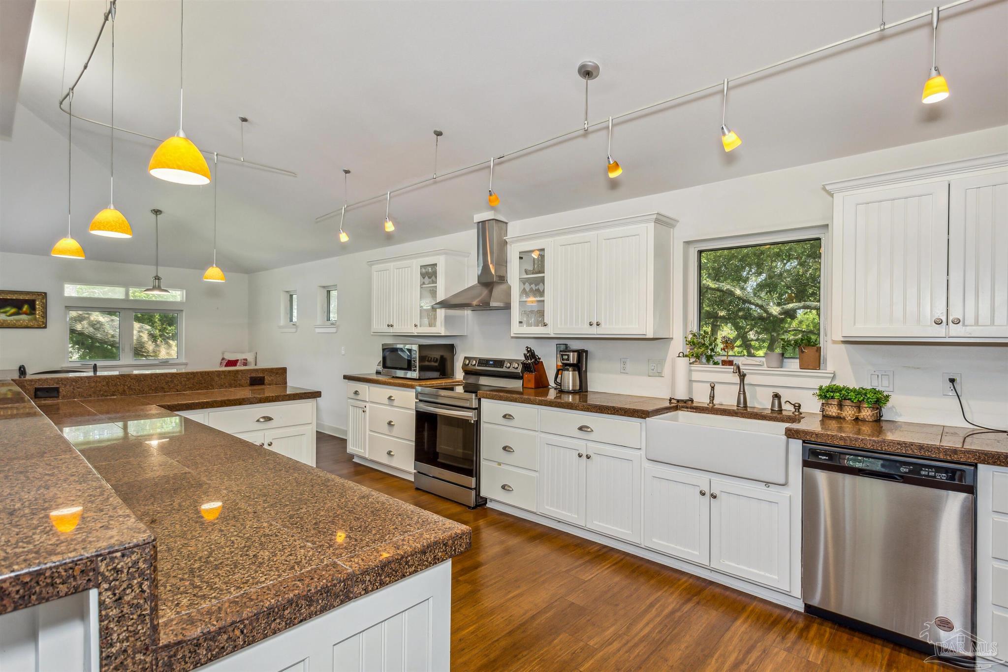 4649 Soundside Dr