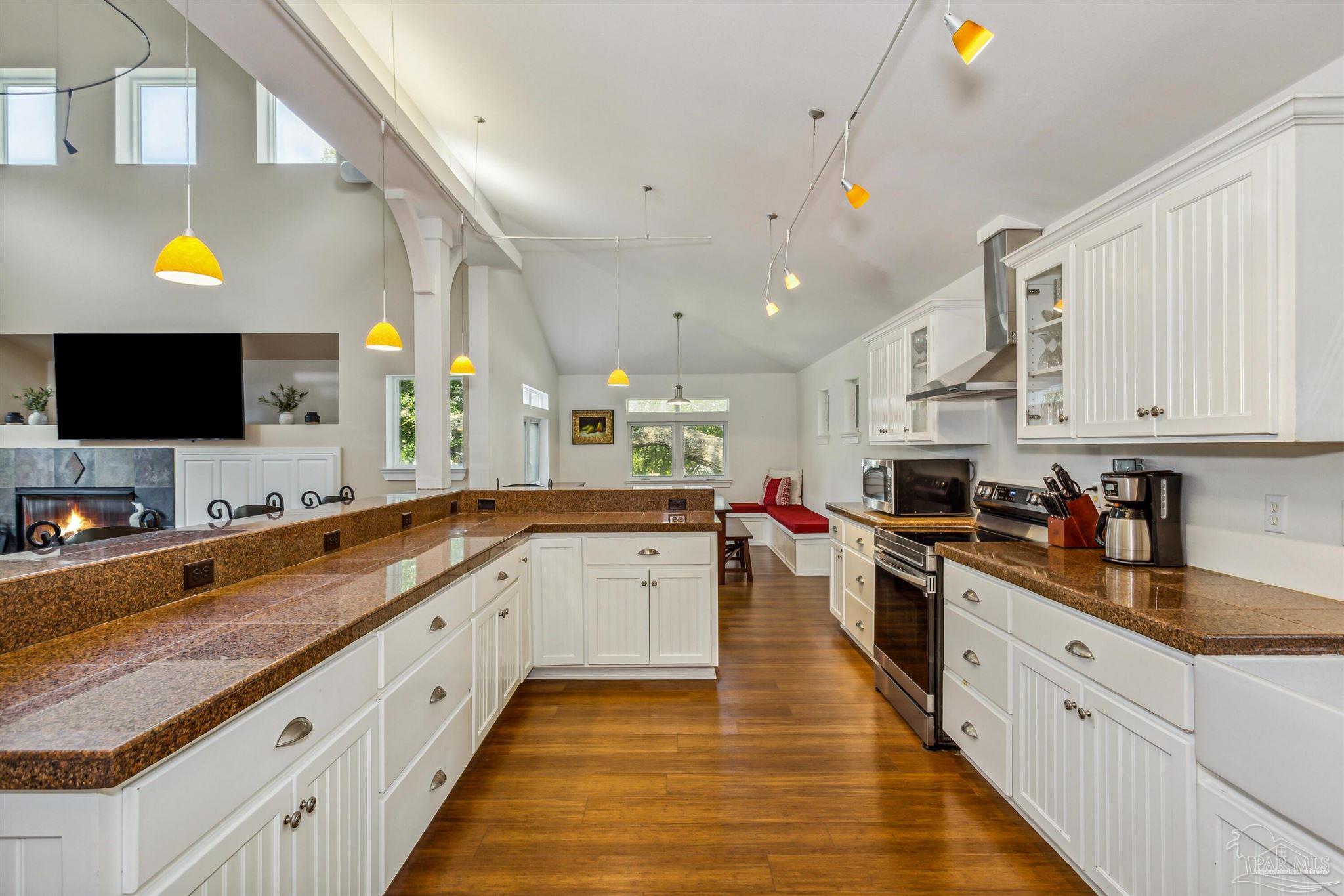 4649 Soundside Dr