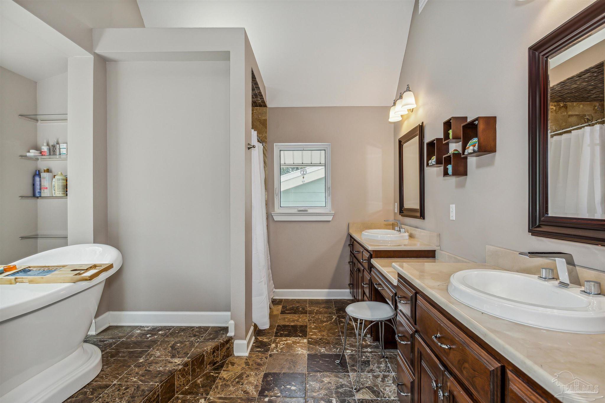 4649 Soundside Dr