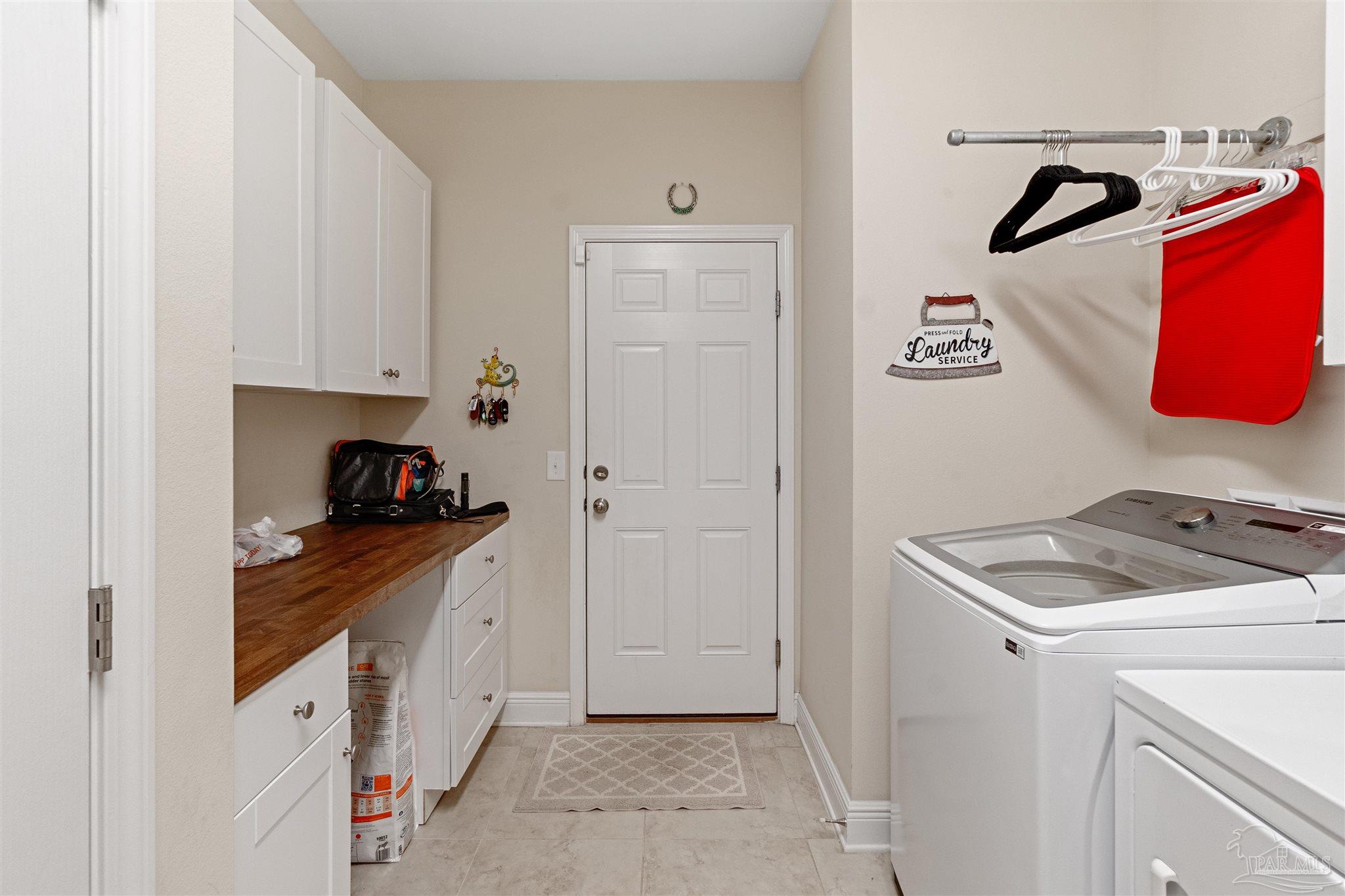 6994 Foxboro Cir