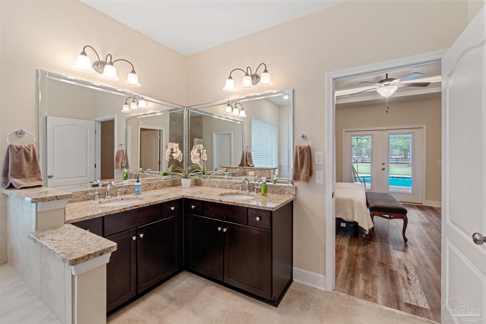 6994 Foxboro Cir