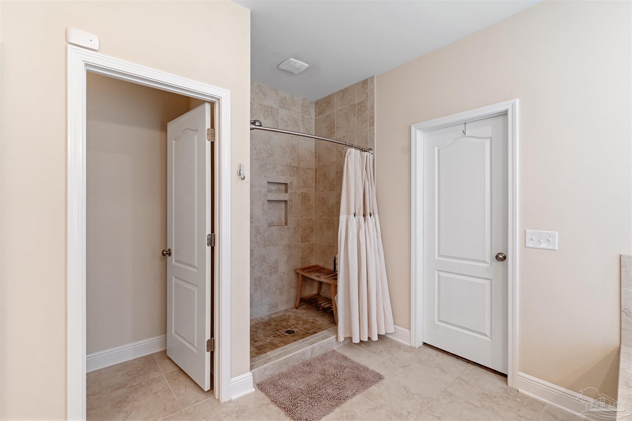 6994 Foxboro Cir